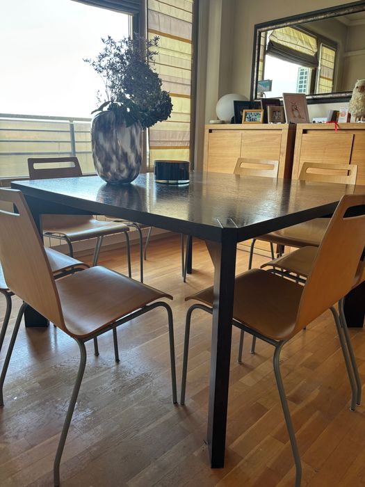 Дървена маса за хранене