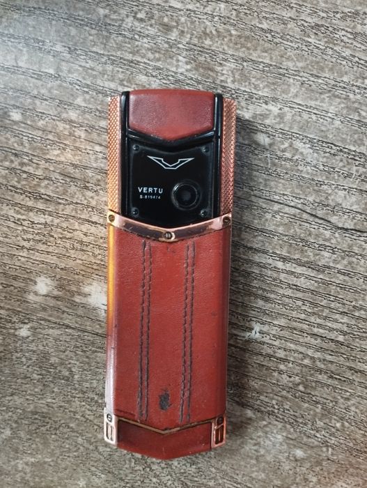 Vertu sotiladi  narxi 250.000 ming sum