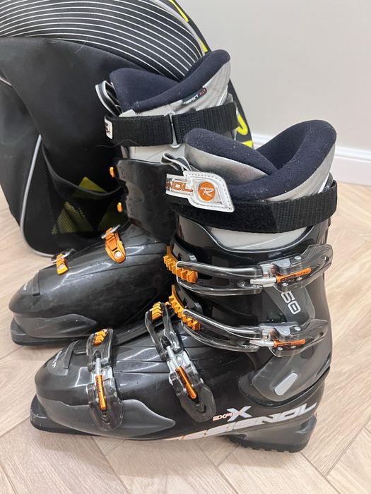 Продам лыжи горные и ботинки