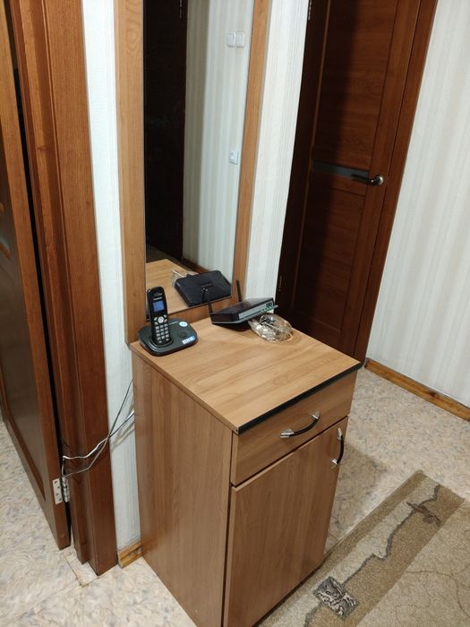 Продам тумбу с зеркалом