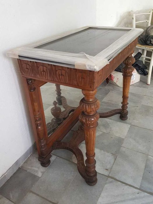 Уникална ръчно резбована дървена мебел с черен гранит и огледало маса