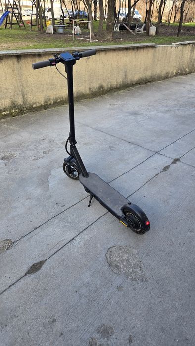 Електрическа тротинетка с предно окачване – отлична за града!