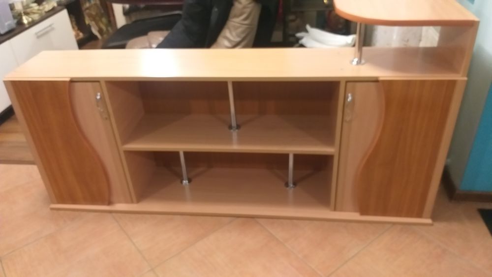 Corp suspendat bibliotecă
