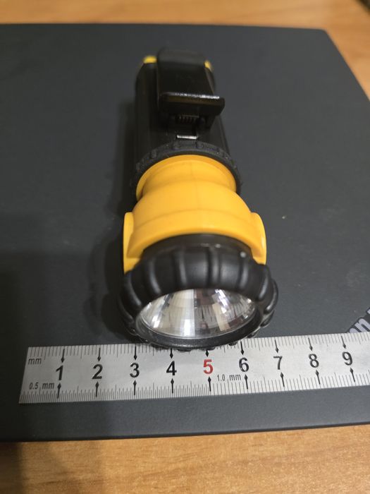 Фонарик VARTA с аккумуляторами