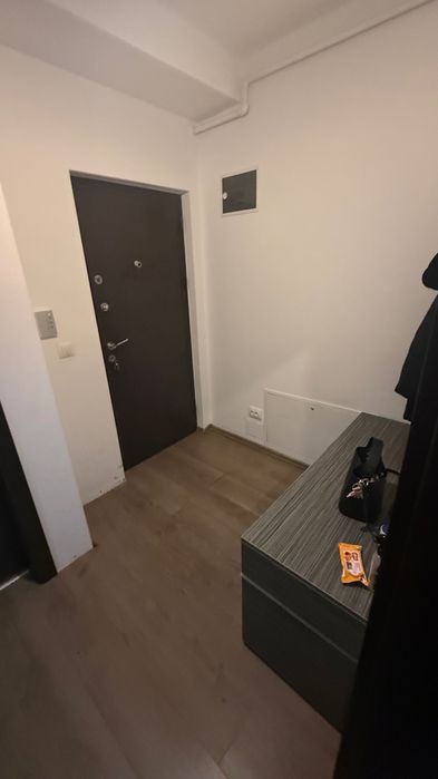 Închiriez apartament, în spate la mall blocurile vezi