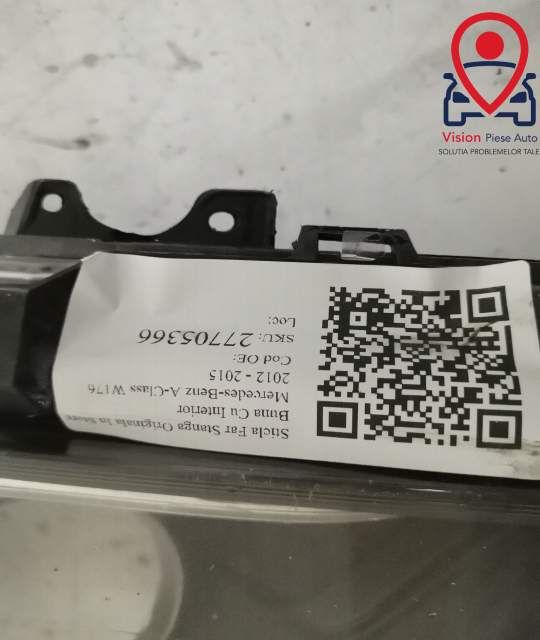 Оригинално ляво предно стъкло в добро състояние с интериор Мерцедес-Бе