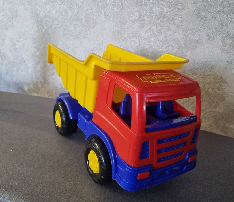 Продам   машинки в отличном состоянии