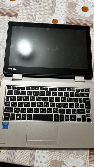 TOSHIBA Satellite Radius 11 L10W