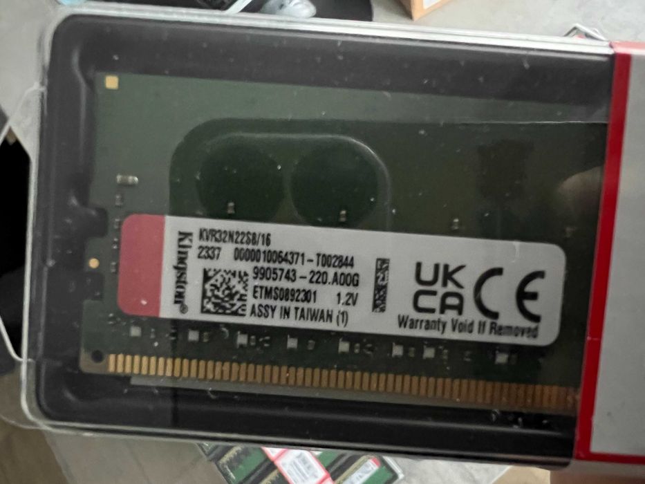НОВИ, запечатани RAM 16GB 3200MHz DDR4 Kingston KVR32N22S8/16!