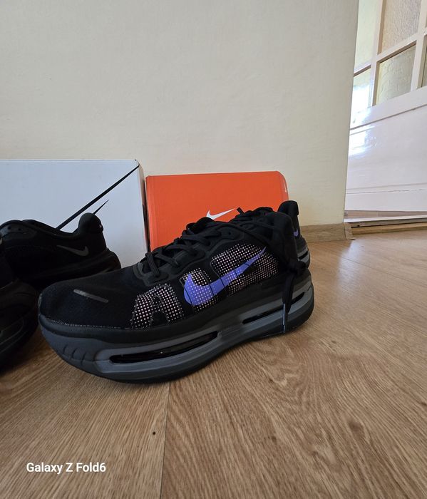 Nike Vomero culori diferite