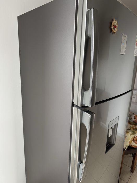 Холодильник Samsung