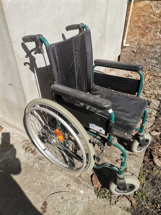 Cărucior persoane cu dizabilități