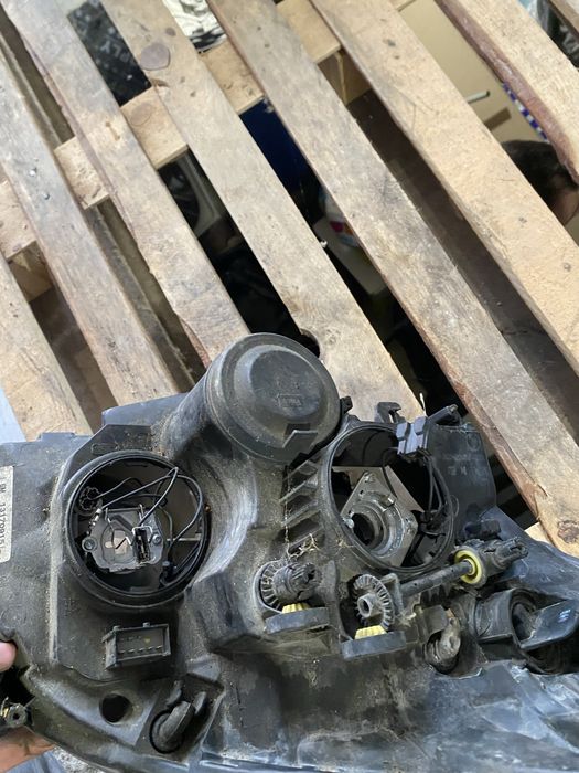 Продавам фарове за Опел Вектра C