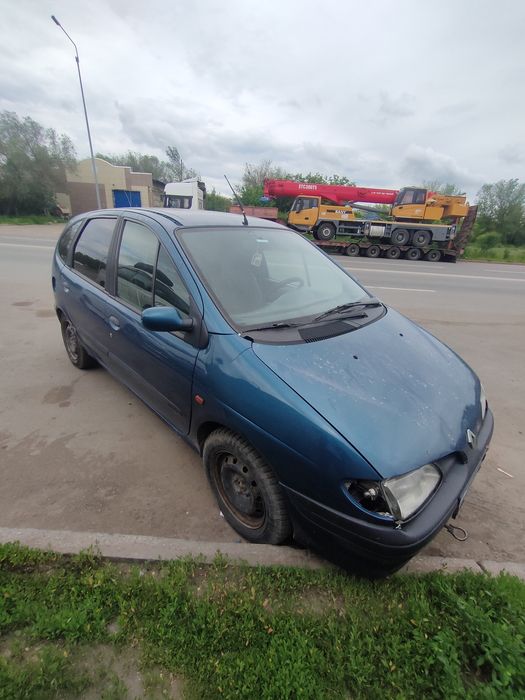 Машина минивэн Renault Scenic