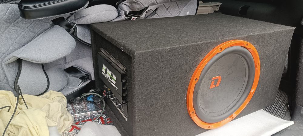 Бас  Колонку Сааб отличного качества