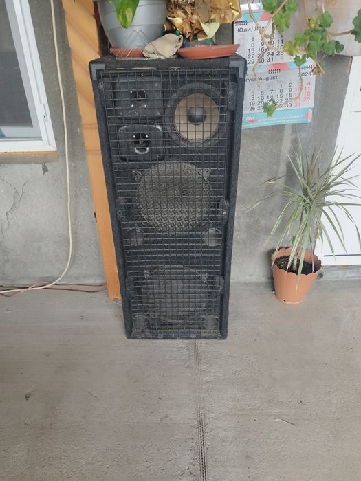 Продавам  комплект стъпало,пулт и големи масивни тонколони