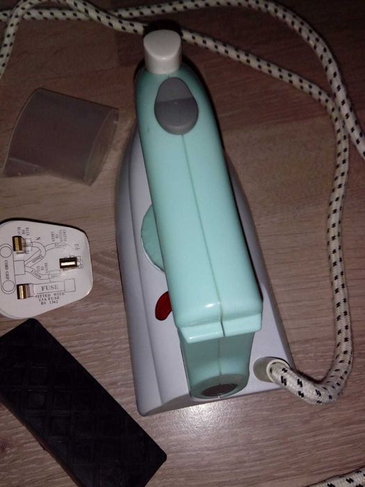 Fier de calcat de voiaj,nou.Bucuresti.Trimit si in provincie.