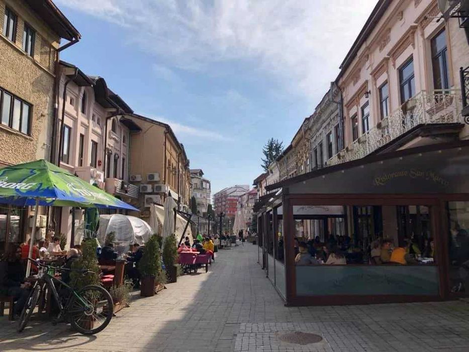 De inchiriat in Targoviste. Spatiu Comercial Centrul Vechi, sub Restaurant Belvedere Pozitie Superba Avantaj maxim .