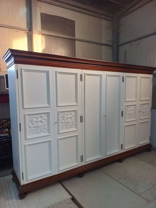 Vand urgent dulap lemn masiv!