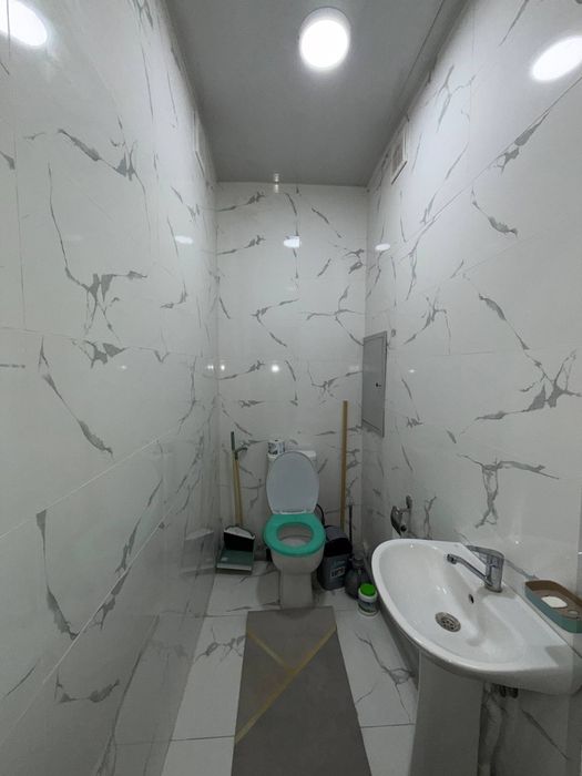 Yangi darxondan 2 xonali uy ijaraga beriladi faqat olilaga 
450$ 
Xamm