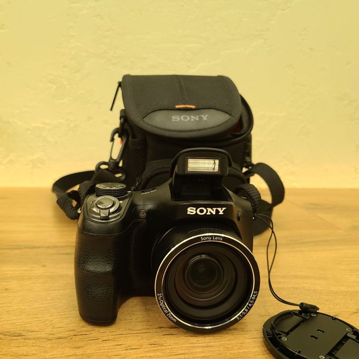 Продам фотоаппарат Sony cybershot DSC H-100