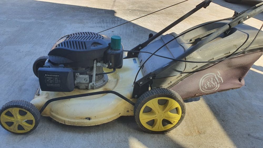 Masina tuns iarba Texas pe benzina