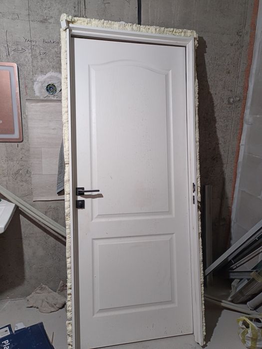Дверь в полной комплектаций