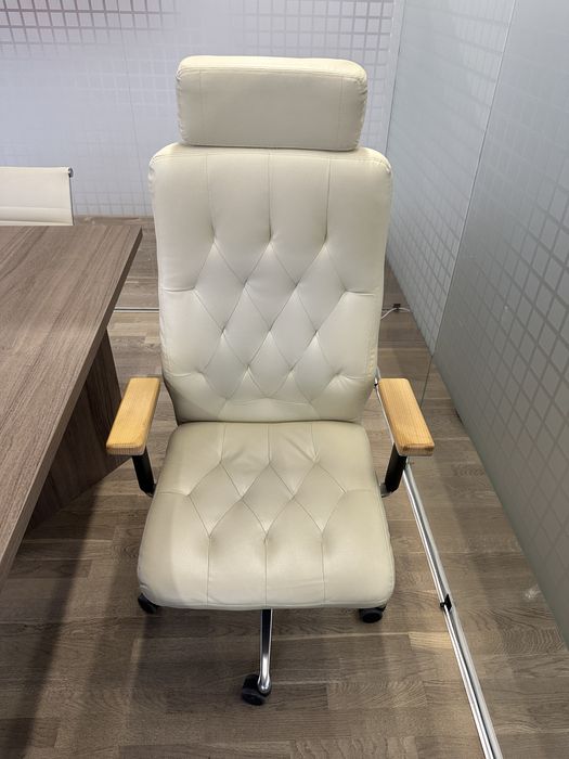 Scaun directorial Chester HRU R, stare foarte bună