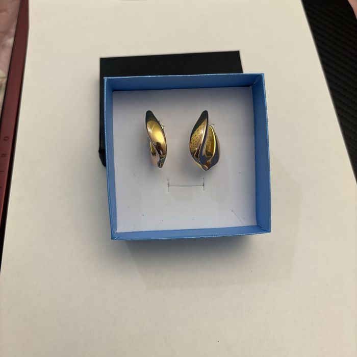 Продам золотые серьги