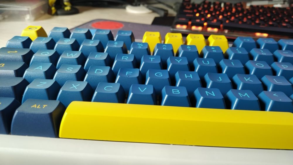 Кастомная механическая клавиатура на базе Feker IK75