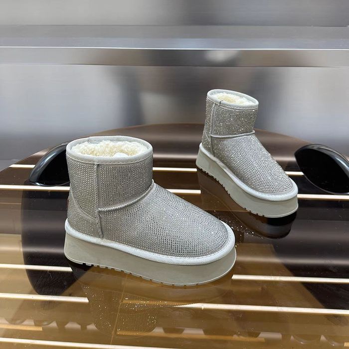 UGGI в наличии есть