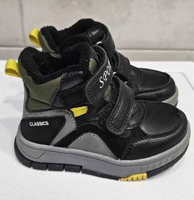 Продам обувь на мальчика осень-весна