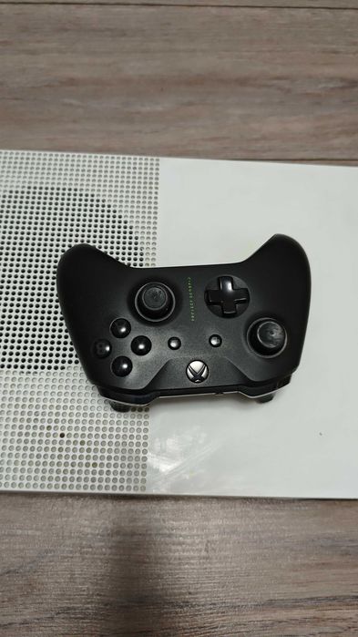 Vand  Xbox One S cu telecomanda multimedia