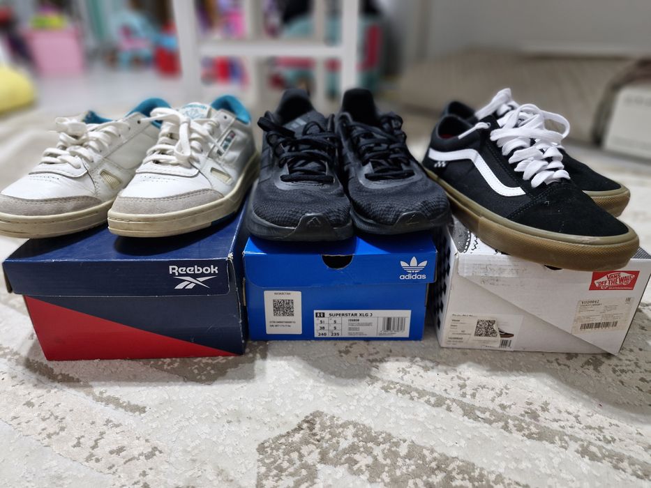 3 кроссовки продам за одну цену