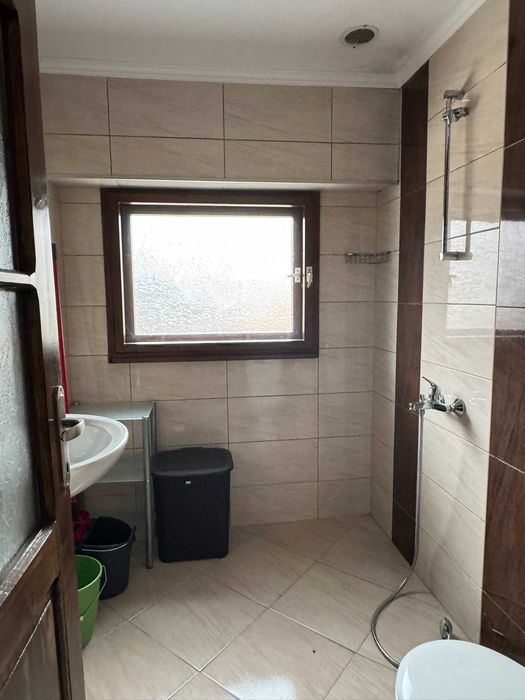 Етаж от каменна къща с двор в центъра на Чепеларе – 124 м²