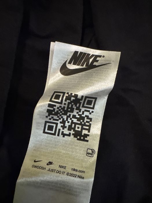 Продавам две тениски Nike оригинални