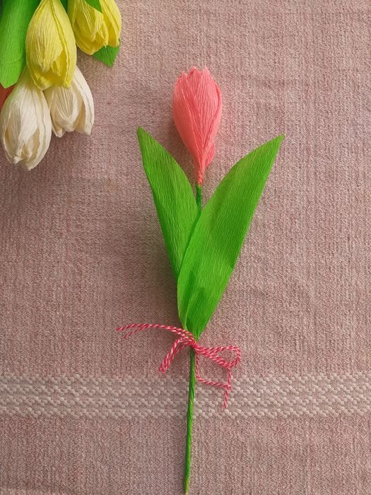 Цветни лалета от креп хартия