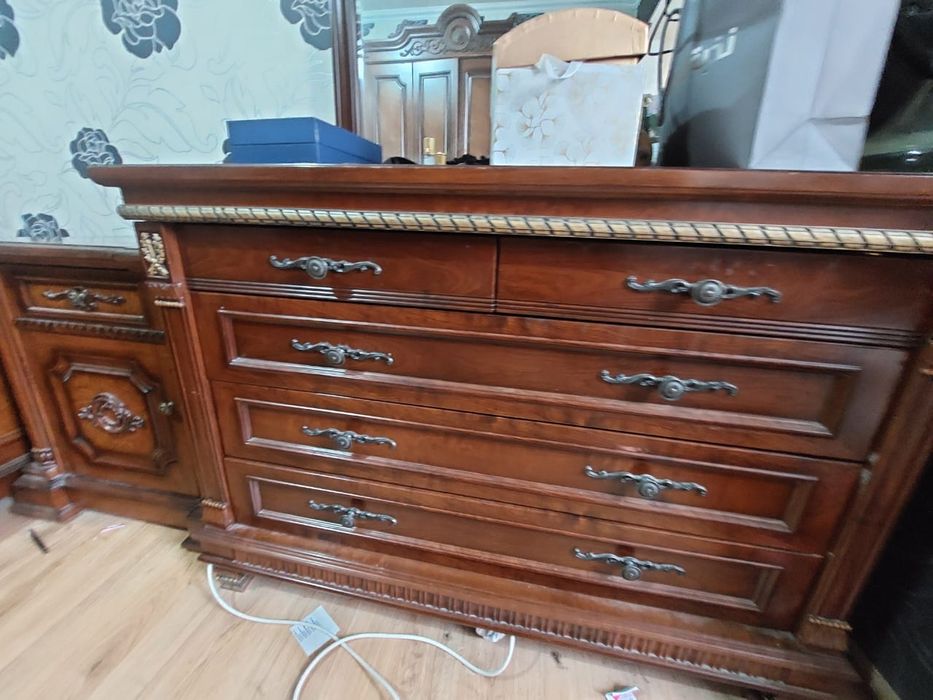 Стенка,диван,камод комлект