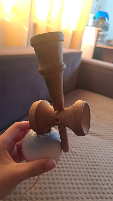 Kendama cu grip bun