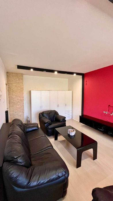 Дава се под наем Двустаен апартамент в София, Център - 46 кв.м за 409 € - Снимка #2