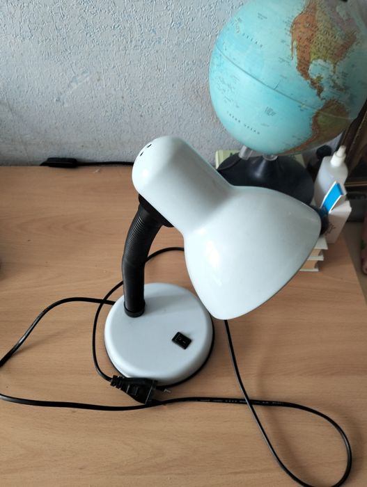 Настольная лампа