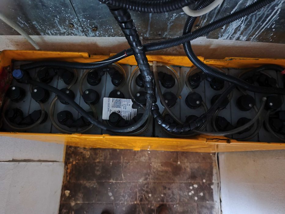 Vând acumulator tracțiune 8 kw, liză, motostivuitor, fotovoltaice