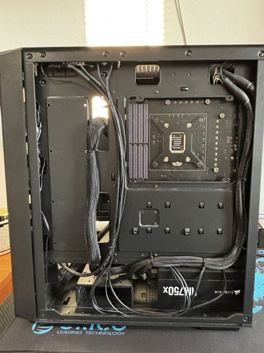 Геймърски компютър Intel 11400f. Rtx 4060. 32 GB RAM. SSD 1 TB M.2