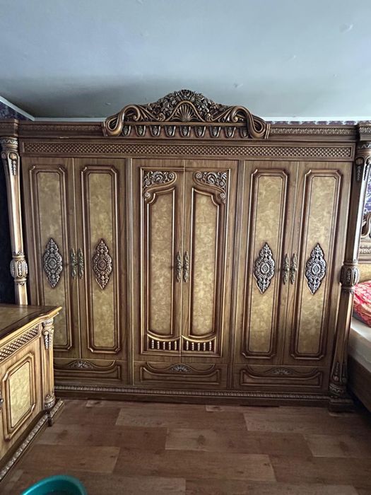 Продается спальный гарнитур