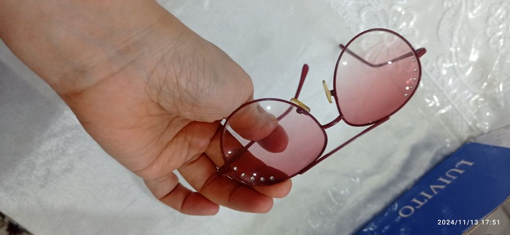 Очки солнцезащитные