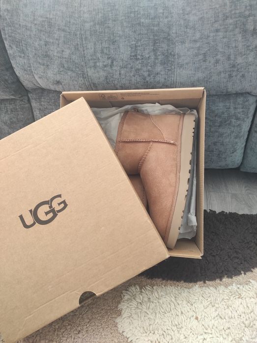 38 Vând Ugg marimea 38