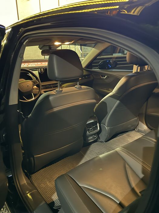 Hongqi eqm-5 qora 2024