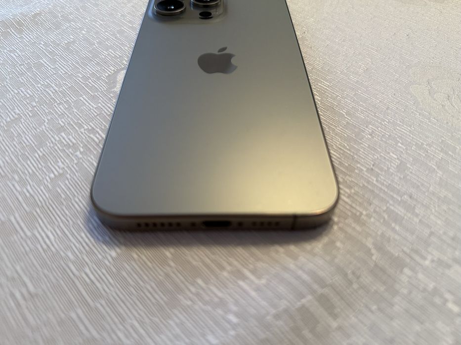 Iphone 15 pro max 256gb КАТО НОВ 1г гаранция