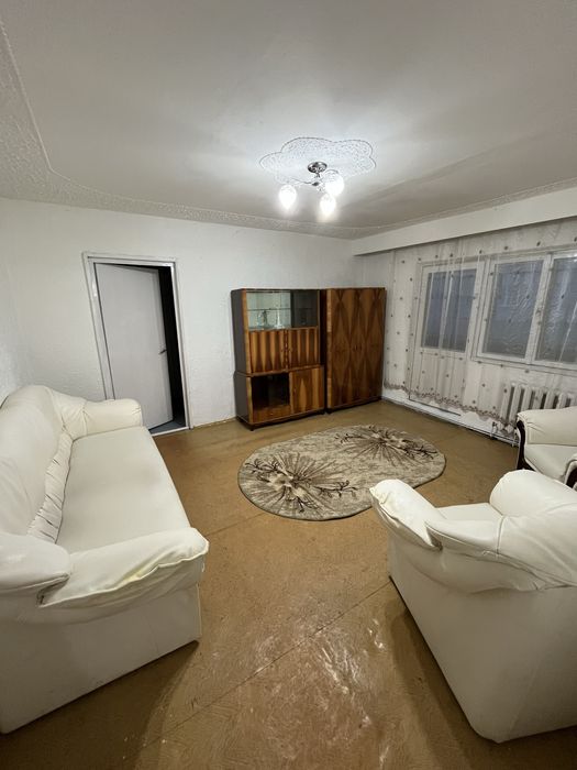 Vând apartament cu 2 camere, et. 1, str. Crângului