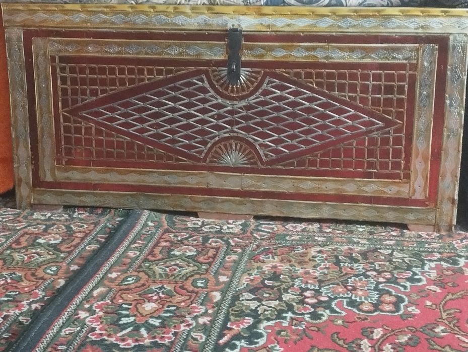 Сандиқ ва қутича сотилади.